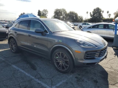2021 PORSCHE CAYENNE S справа спереди 