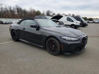 2026 BMW M4 COMPETITION справа спереди 