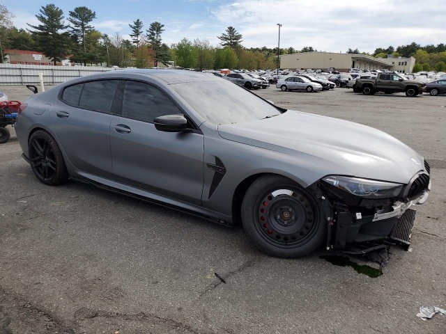 2023 BMW M8