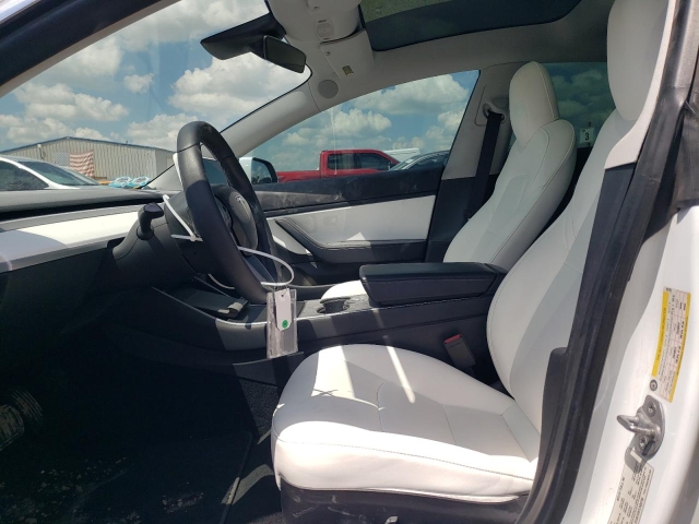 2020 TESLA MODEL 3 салон 1