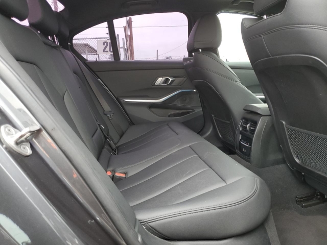 2021 BMW 330E салон 3