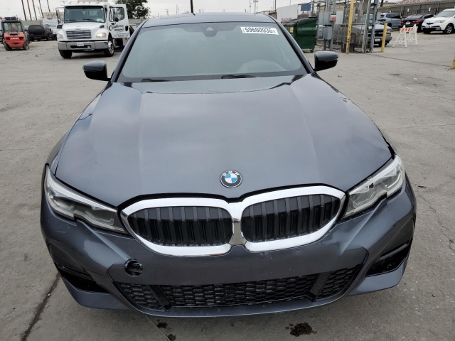 2021 BMW 330E спереди
