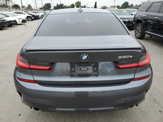 2021 BMW 330E сзади