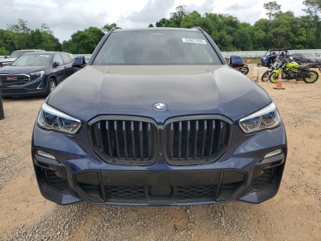 2021 BMW X5 M50I спереди