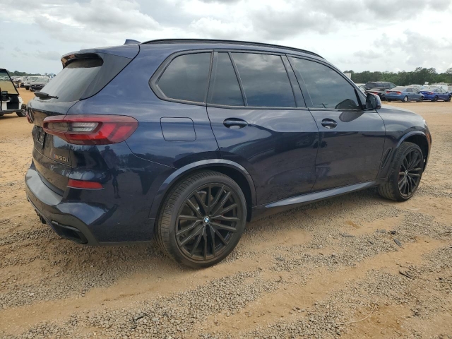 2021 BMW X5 M50I справа сзади
