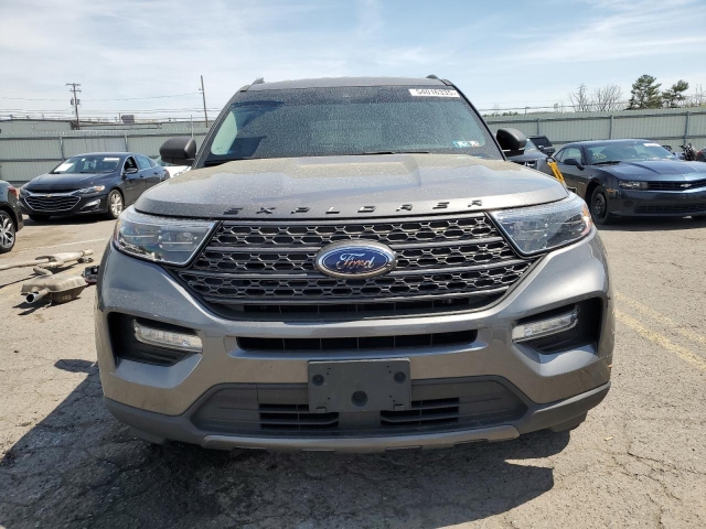 2021 FORD EXPLORER XLT спереди