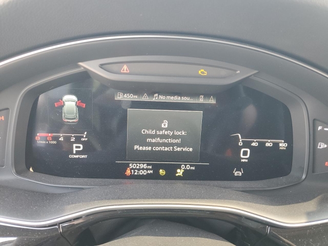 2022 AUDI Q8 PREMIUM PLUS S-LINE панель