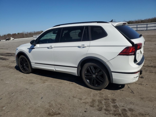 2022 VOLKSWAGEN TIGUAN SE R-LINE BLACK слева сзади
