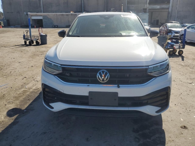 2022 VOLKSWAGEN TIGUAN SE R-LINE BLACK спереди