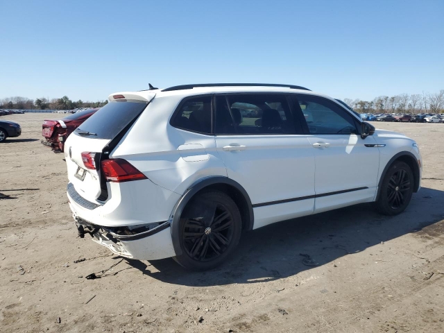 2022 VOLKSWAGEN TIGUAN SE R-LINE BLACK справа сзади