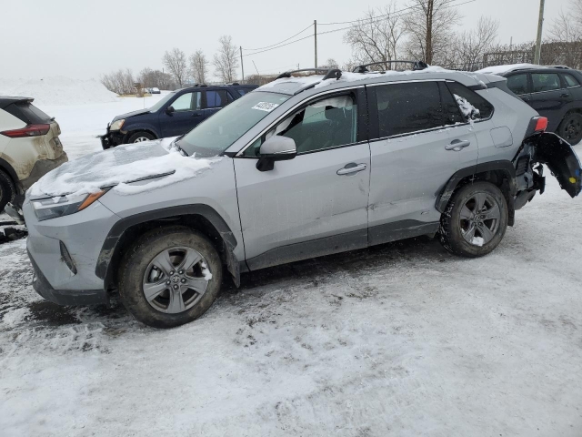 2024 TOYOTA RAV4 XLE слева спереди