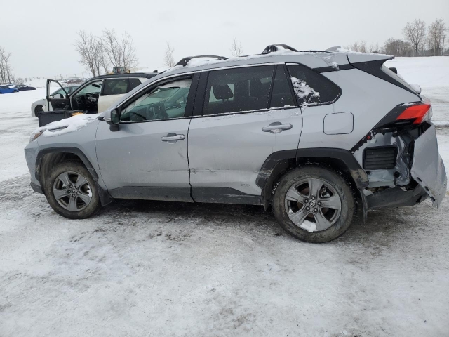 2024 TOYOTA RAV4 XLE слева сзади