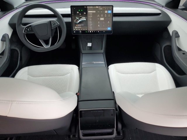 2025 TESLA MODEL 3 салон 2