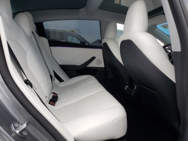 2025 TESLA MODEL 3 салон 3