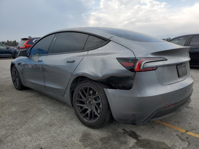 2025 TESLA MODEL 3 слева сзади