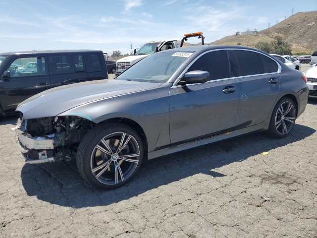 2021 BMW 330I слева спереди