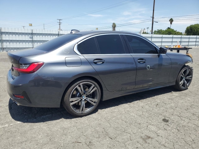 2021 BMW 330I справа сзади