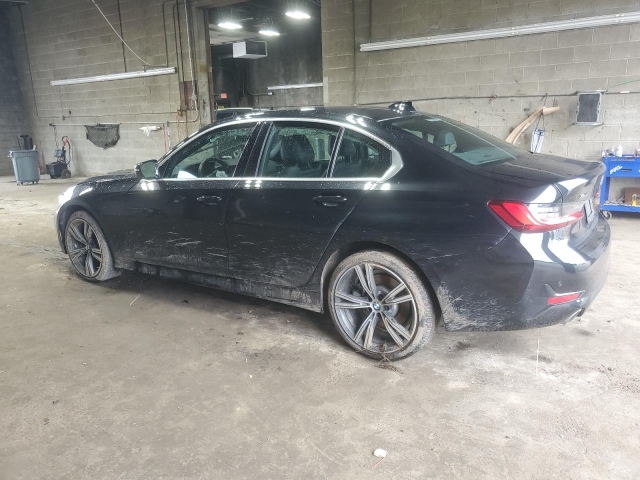 2022 BMW 330XI слева сзади