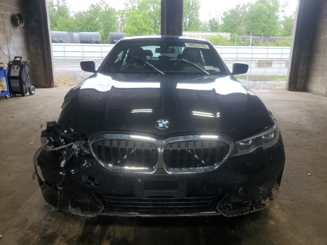 2022 BMW 330XI спереди