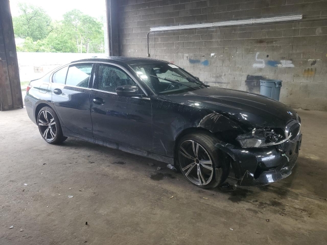 2022 BMW 330XI справа спереди