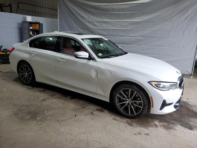 2022 BMW 330XI справа спереди