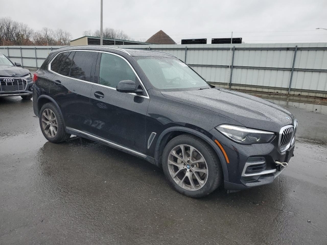2022 BMW X5 XDRIVE40I справа спереди