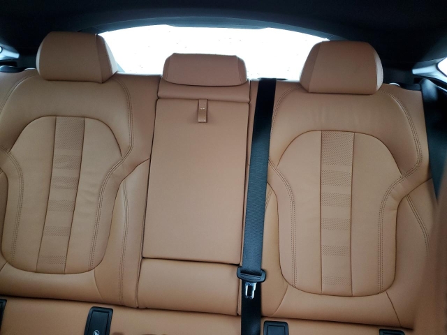 2022 BMW X6 XDRIVE40I салон 3
