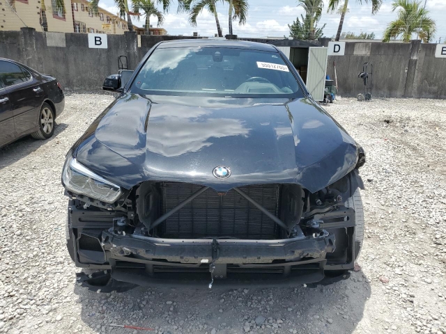 2022 BMW X6 XDRIVE40I спереди