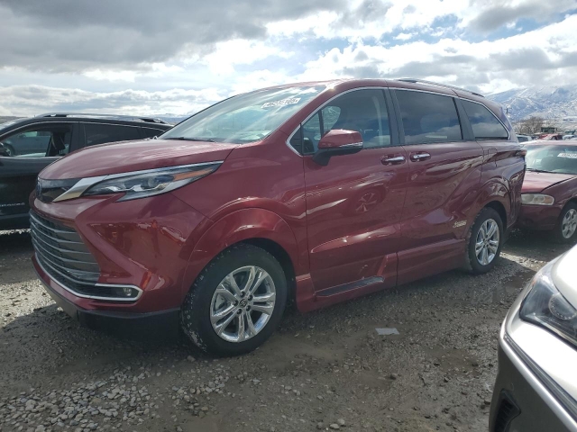 2022 TOYOTA SIENNA LIMITED слева спереди