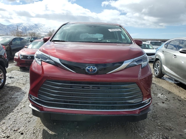2022 TOYOTA SIENNA LIMITED спереди