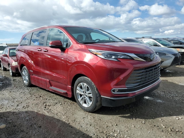 2022 TOYOTA SIENNA LIMITED справа спереди