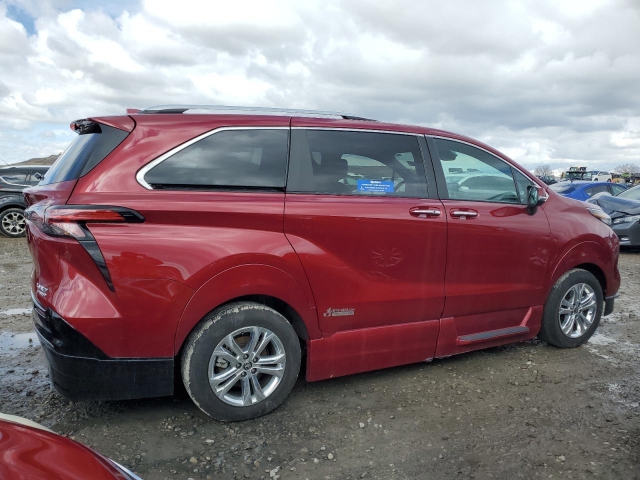 2022 TOYOTA SIENNA LIMITED справа сзади