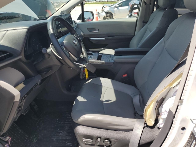 2022 TOYOTA SIENNA XLE салон 1