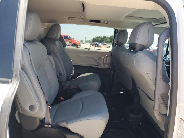 2022 TOYOTA SIENNA XLE салон 4