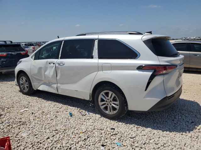 2022 TOYOTA SIENNA XLE слева сзади