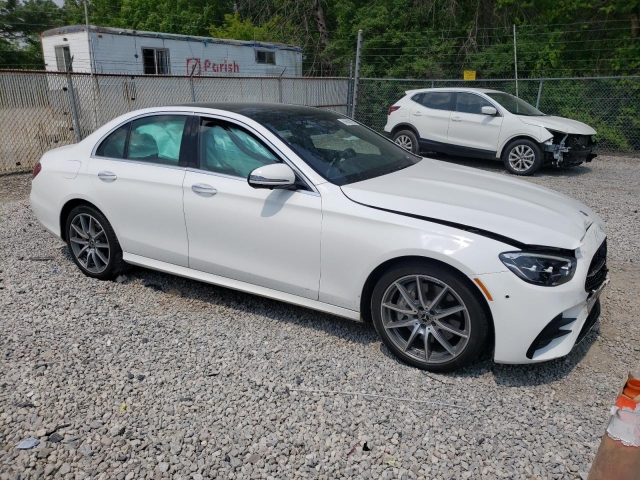 2023 MERCEDES-BENZ E 350 4MATIC справа спереди