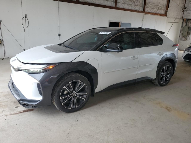 2023 TOYOTA BZ4X XLE слева спереди