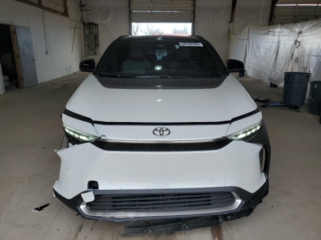 2023 TOYOTA BZ4X XLE спереди