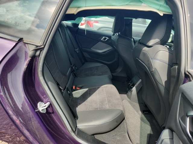 2025 BMW 228XI салон 3