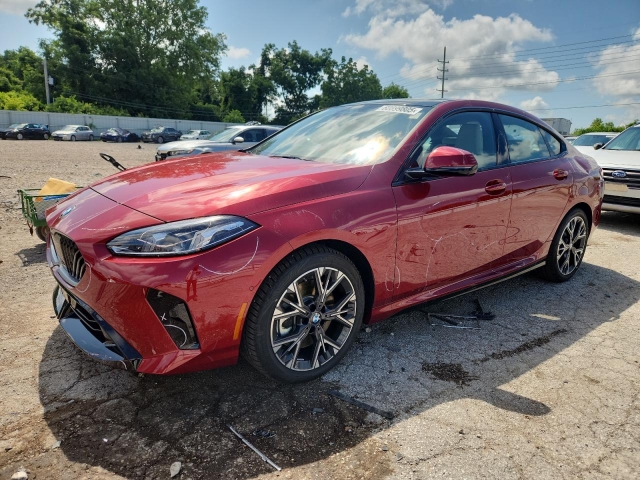 2025 BMW 228XI слева спереди