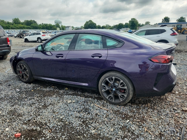 2025 BMW 228XI слева сзади