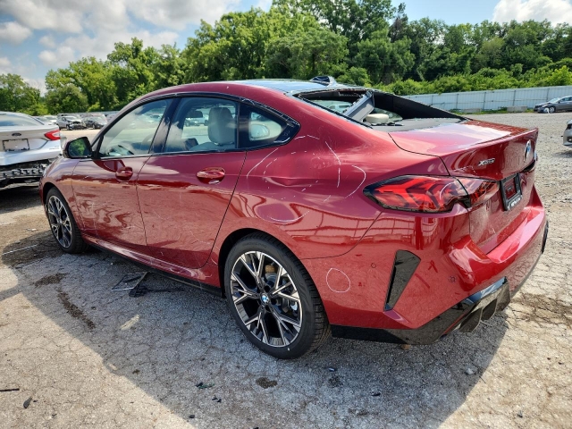 2025 BMW 228XI слева сзади
