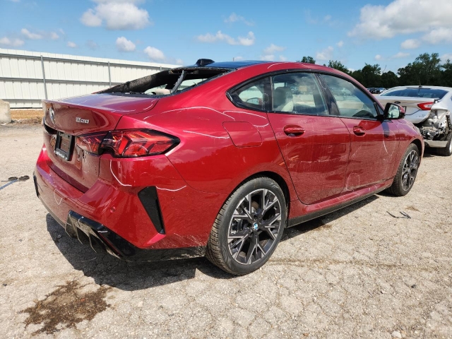 2025 BMW 228XI справа сзади
