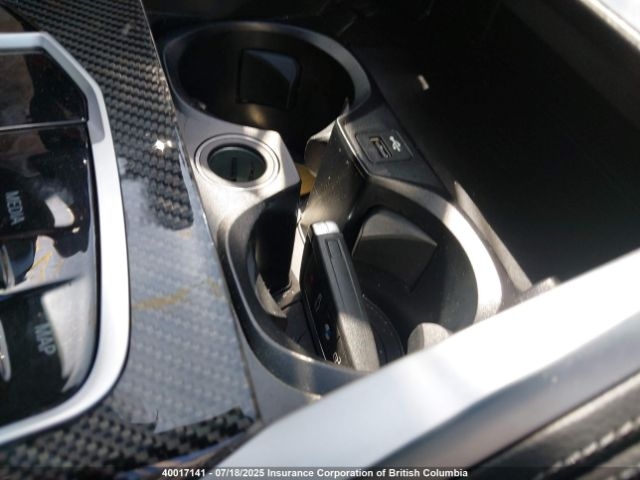 2025 BMW M3 салон 3