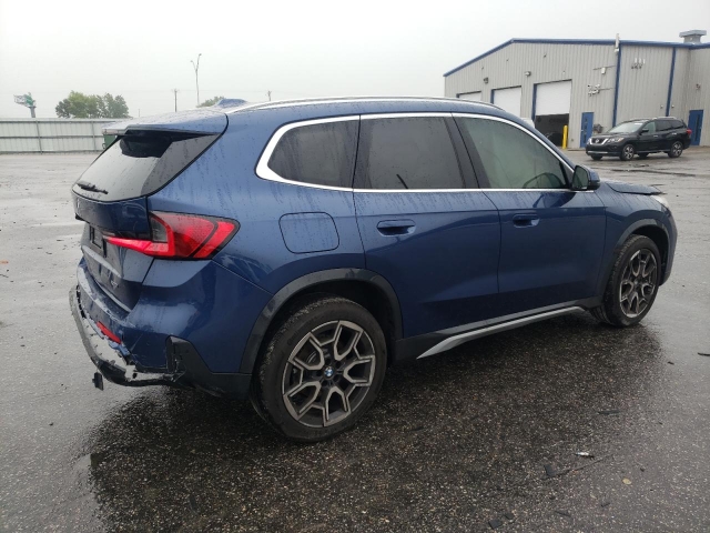 2025 BMW X1 XDRIVE28I справа сзади
