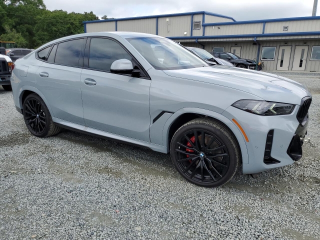 2025 BMW X6 XDRIVE40I справа спереди