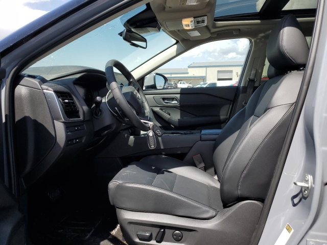 2025 NISSAN ROGUE SL салон 1