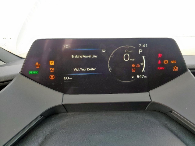 2025 TOYOTA PRIUS LE панель