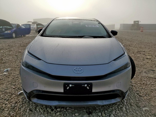 2025 TOYOTA PRIUS LE спереди