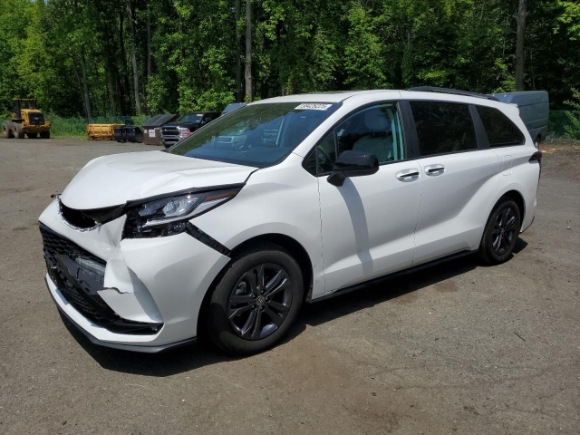 2025 TOYOTA SIENNA XSE слева спереди